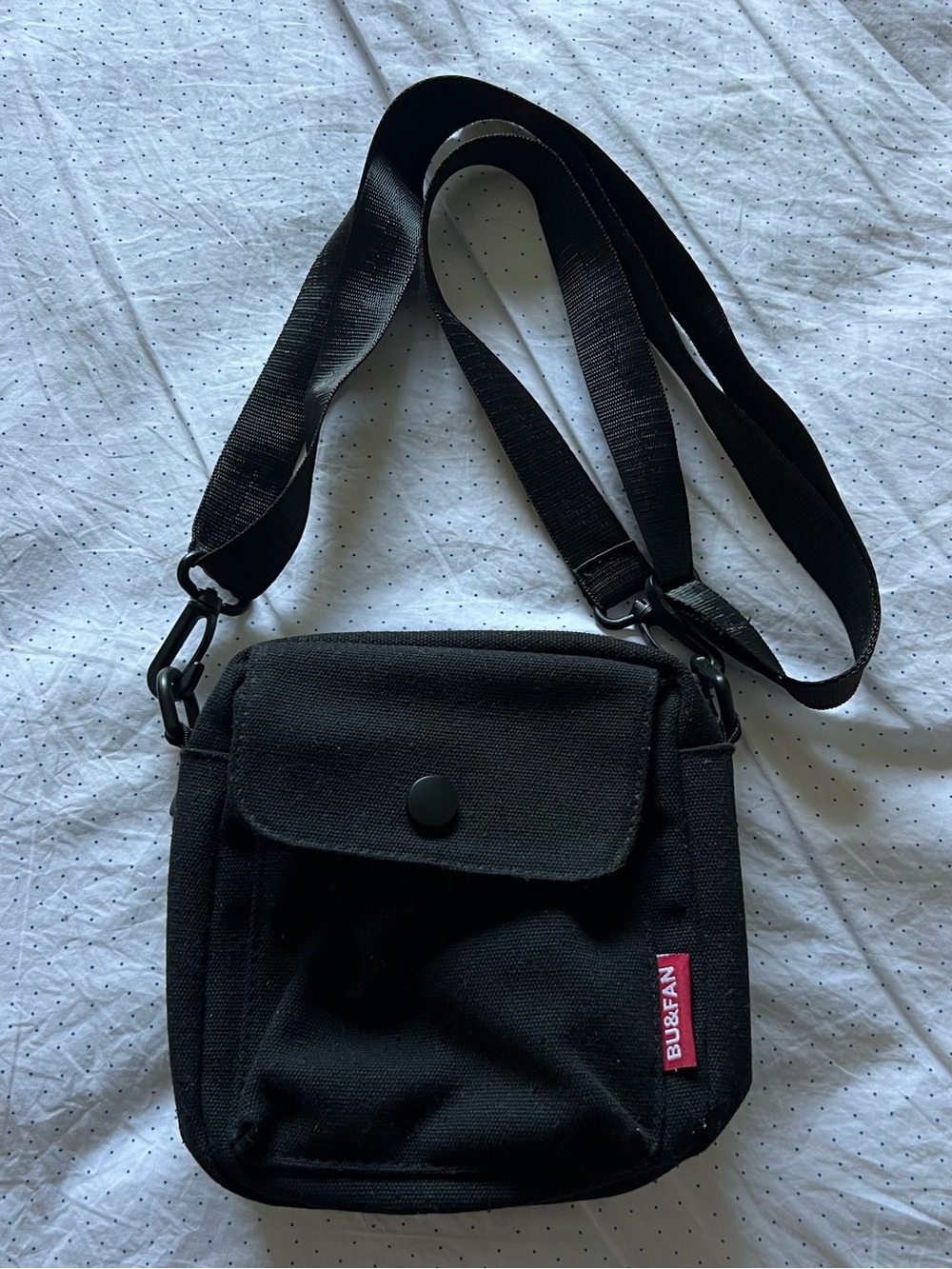 YesStyle Black Crossbody Shoulder Bag for Men